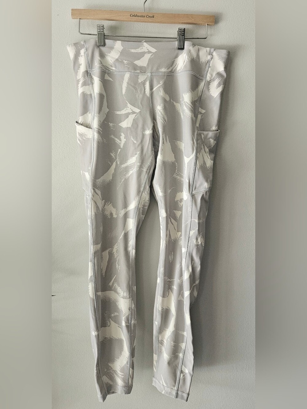 Lululemon Pocket Leggings - Picture 4 of 4